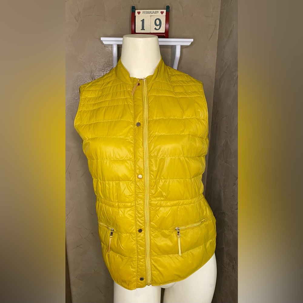 Zapa Basic Puffer Vest Mustard Yellow Soft adjustable Bunjee waistband Medium